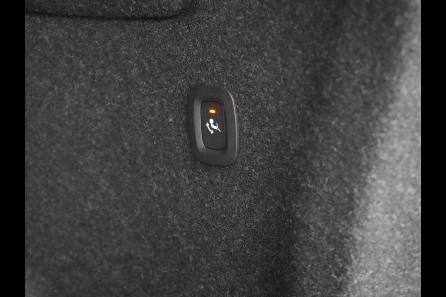 Volvo XC40 T5 Recharge R-Design PHEV 263pk Dealer O.H. | Trekhaak Af Fabriek | Adaptive Cruise | Harman / Kardon | 360 Camera | Lederen Sportstoelen Memory & Verwarmd | Apple Carplay | Stuur Verwarmd | Keyless | Blis | Navigatie | DAB | Plug In Hybrid