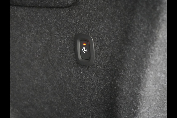 Volvo XC40 T5 Recharge R-Design PHEV 263pk Dealer O.H. | Trekhaak Af Fabriek | Adaptive Cruise | Harman / Kardon | 360 Camera | Lederen Sportstoelen Memory & Verwarmd | Apple Carplay | Stuur Verwarmd | Keyless | Blis | Navigatie | DAB | Plug In Hybrid