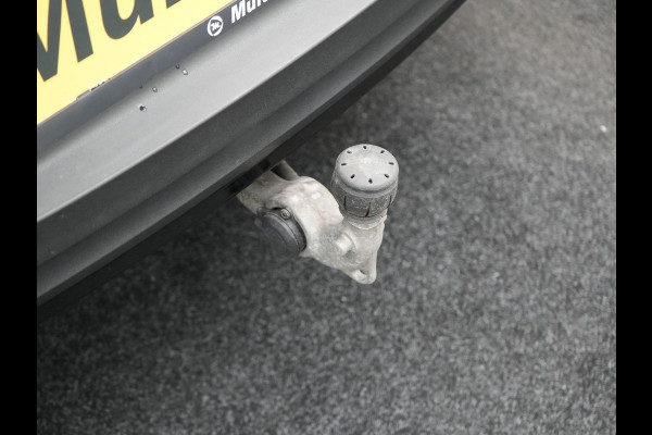 Volvo XC40 T5 Recharge R-Design PHEV 263pk Dealer O.H. | Trekhaak Af Fabriek | Adaptive Cruise | Harman / Kardon | 360 Camera | Lederen Sportstoelen Memory & Verwarmd | Apple Carplay | Stuur Verwarmd | Keyless | Blis | Navigatie | DAB | Plug In Hybrid