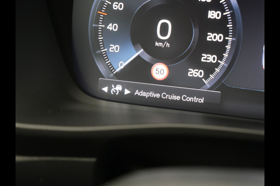 Volvo XC40 T5 Recharge R-Design PHEV 263pk Dealer O.H. | Trekhaak Af Fabriek | Adaptive Cruise | Harman / Kardon | 360 Camera | Lederen Sportstoelen Memory & Verwarmd | Apple Carplay | Stuur Verwarmd | Keyless | Blis | Navigatie | DAB | Plug In Hybrid