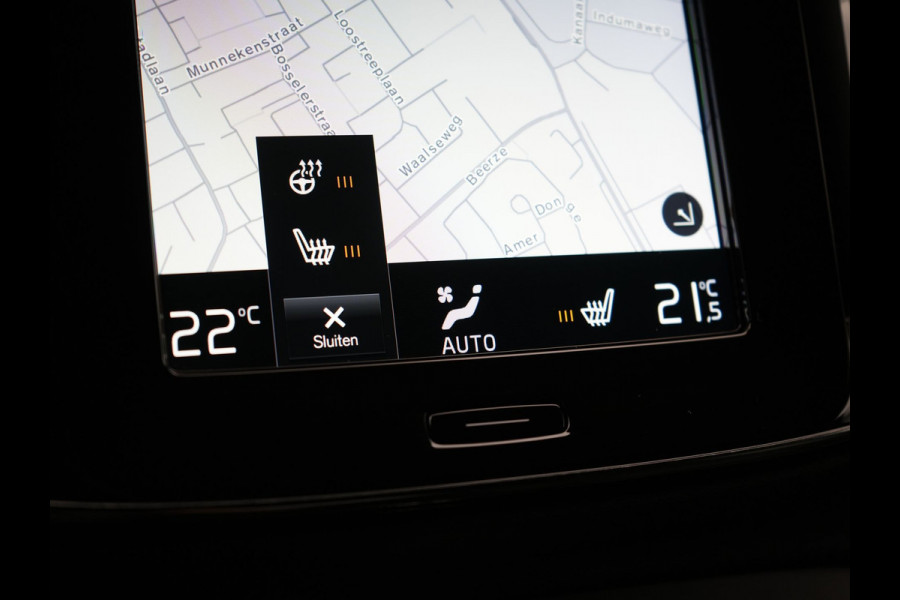 Volvo XC40 T5 Recharge R-Design PHEV 263pk Dealer O.H. | Trekhaak Af Fabriek | Adaptive Cruise | Harman / Kardon | 360 Camera | Lederen Sportstoelen Memory & Verwarmd | Apple Carplay | Stuur Verwarmd | Keyless | Blis | Navigatie | DAB | Plug In Hybrid