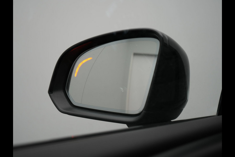 Volvo XC40 T5 Recharge R-Design PHEV 263pk Dealer O.H. | Trekhaak Af Fabriek | Adaptive Cruise | Harman / Kardon | 360 Camera | Lederen Sportstoelen Memory & Verwarmd | Apple Carplay | Stuur Verwarmd | Keyless | Blis | Navigatie | DAB | Plug In Hybrid
