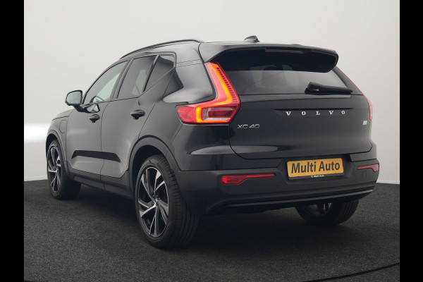 Volvo XC40 T5 Recharge R-Design PHEV 263pk Dealer O.H. | Trekhaak Af Fabriek | Adaptive Cruise | Harman / Kardon | 360 Camera | Lederen Sportstoelen Memory & Verwarmd | Apple Carplay | Stuur Verwarmd | Keyless | Blis | Navigatie | DAB | Plug In Hybrid