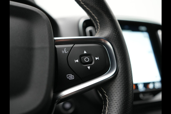 Volvo XC40 T5 Recharge R-Design PHEV 263pk Dealer O.H. | Trekhaak Af Fabriek | Adaptive Cruise | Harman / Kardon | 360 Camera | Lederen Sportstoelen Memory & Verwarmd | Apple Carplay | Stuur Verwarmd | Keyless | Blis | Navigatie | DAB | Plug In Hybrid