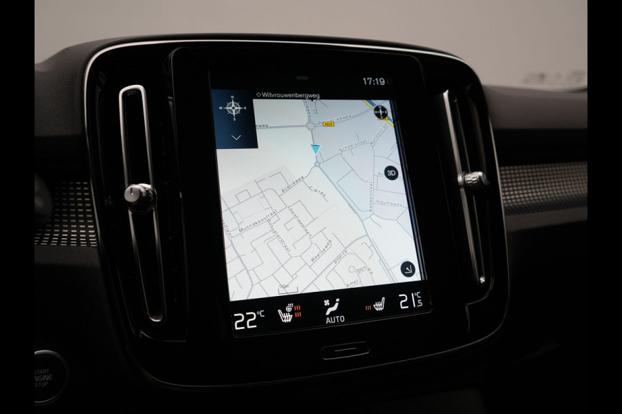 Volvo XC40 T5 Recharge R-Design PHEV 263pk Dealer O.H. | Trekhaak Af Fabriek | Adaptive Cruise | Harman / Kardon | 360 Camera | Lederen Sportstoelen Memory & Verwarmd | Apple Carplay | Stuur Verwarmd | Keyless | Blis | Navigatie | DAB | Plug In Hybrid