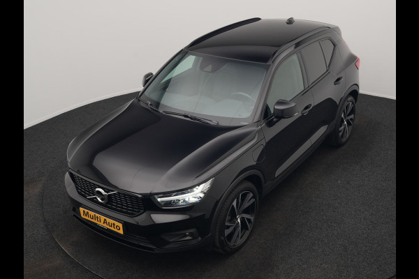 Volvo XC40 T5 Recharge R-Design PHEV 263pk Dealer O.H. | Trekhaak Af Fabriek | Adaptive Cruise | Harman / Kardon | 360 Camera | Lederen Sportstoelen Memory & Verwarmd | Apple Carplay | Stuur Verwarmd | Keyless | Blis | Navigatie | DAB | Plug In Hybrid
