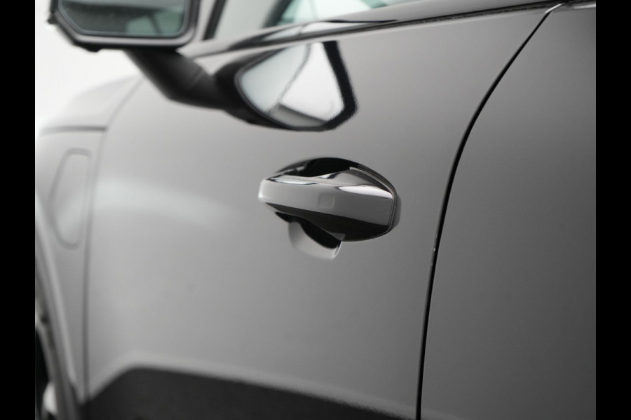 Volvo XC40 T5 Recharge R-Design PHEV 263pk Dealer O.H. | Trekhaak Af Fabriek | Adaptive Cruise | Harman / Kardon | 360 Camera | Lederen Sportstoelen Memory & Verwarmd | Apple Carplay | Stuur Verwarmd | Keyless | Blis | Navigatie | DAB | Plug In Hybrid
