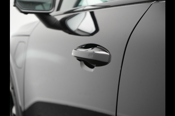 Volvo XC40 T5 Recharge R-Design PHEV 263pk Dealer O.H. | Trekhaak Af Fabriek | Adaptive Cruise | Harman / Kardon | 360 Camera | Lederen Sportstoelen Memory & Verwarmd | Apple Carplay | Stuur Verwarmd | Keyless | Blis | Navigatie | DAB | Plug In Hybrid
