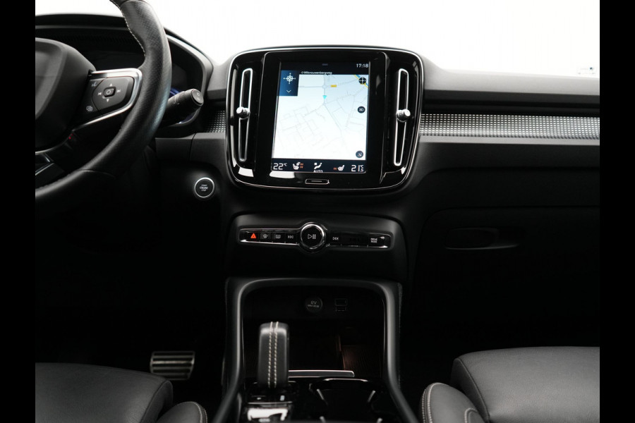 Volvo XC40 T5 Recharge R-Design PHEV 263pk Dealer O.H. | Trekhaak Af Fabriek | Adaptive Cruise | Harman / Kardon | 360 Camera | Lederen Sportstoelen Memory & Verwarmd | Apple Carplay | Stuur Verwarmd | Keyless | Blis | Navigatie | DAB | Plug In Hybrid