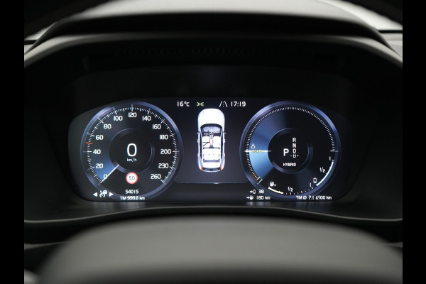 Volvo XC40 T5 Recharge R-Design PHEV 263pk Dealer O.H. | Trekhaak Af Fabriek | Adaptive Cruise | Harman / Kardon | 360 Camera | Lederen Sportstoelen Memory & Verwarmd | Apple Carplay | Stuur Verwarmd | Keyless | Blis | Navigatie | DAB | Plug In Hybrid
