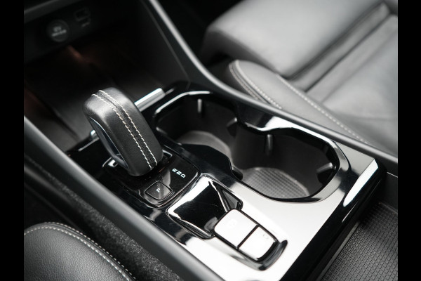 Volvo XC40 T5 Recharge R-Design PHEV 263pk Dealer O.H. | Trekhaak Af Fabriek | Adaptive Cruise | Harman / Kardon | 360 Camera | Lederen Sportstoelen Memory & Verwarmd | Apple Carplay | Stuur Verwarmd | Keyless | Blis | Navigatie | DAB | Plug In Hybrid