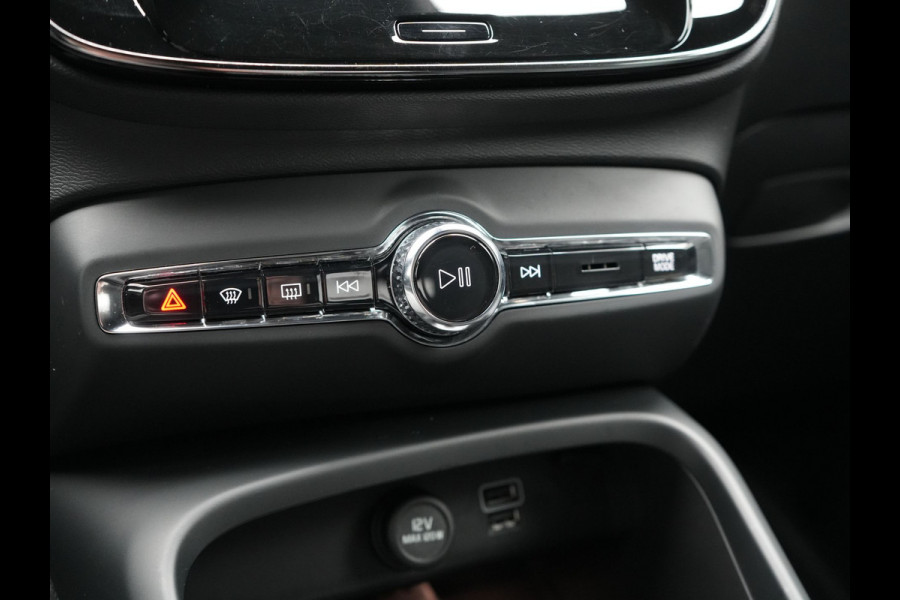 Volvo XC40 T5 Recharge R-Design PHEV 263pk Dealer O.H. | Trekhaak Af Fabriek | Adaptive Cruise | Harman / Kardon | 360 Camera | Lederen Sportstoelen Memory & Verwarmd | Apple Carplay | Stuur Verwarmd | Keyless | Blis | Navigatie | DAB | Plug In Hybrid
