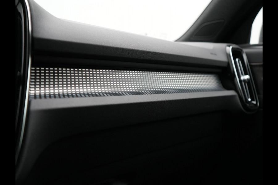 Volvo XC40 T5 Recharge R-Design PHEV 263pk Dealer O.H. | Trekhaak Af Fabriek | Adaptive Cruise | Harman / Kardon | 360 Camera | Lederen Sportstoelen Memory & Verwarmd | Apple Carplay | Stuur Verwarmd | Keyless | Blis | Navigatie | DAB | Plug In Hybrid