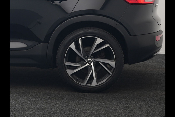 Volvo XC40 T5 Recharge R-Design PHEV 263pk Dealer O.H. | Trekhaak Af Fabriek | Adaptive Cruise | Harman / Kardon | 360 Camera | Lederen Sportstoelen Memory & Verwarmd | Apple Carplay | Stuur Verwarmd | Keyless | Blis | Navigatie | DAB | Plug In Hybrid