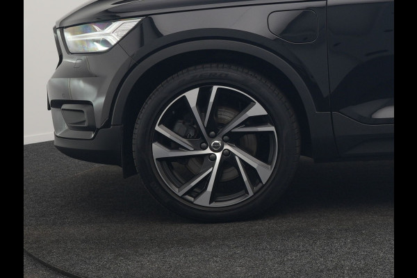 Volvo XC40 T5 Recharge R-Design PHEV 263pk Dealer O.H. | Trekhaak Af Fabriek | Adaptive Cruise | Harman / Kardon | 360 Camera | Lederen Sportstoelen Memory & Verwarmd | Apple Carplay | Stuur Verwarmd | Keyless | Blis | Navigatie | DAB | Plug In Hybrid