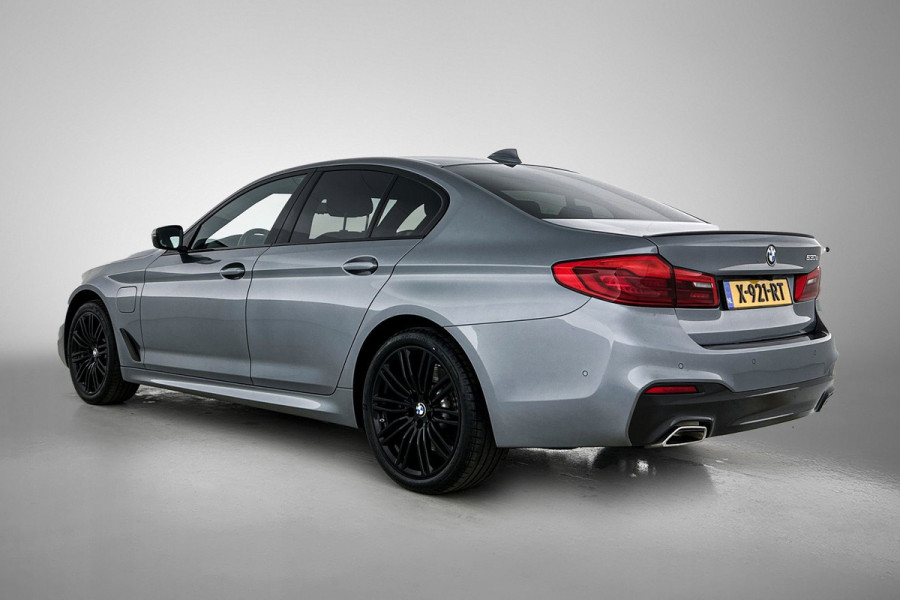 BMW 5 Serie 530e iPerformance High Executive M-Sport | 252PK | Dealer onderH | Sfeerverl | Head-up | StoelverW | Camera | Carplay