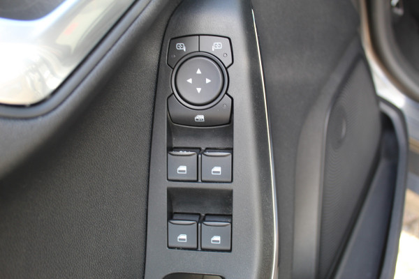 Ford Fiesta 1.0-125pk EcoBoost Mild-Hybrid ST-Line. Luxe, sportieve en goed onderhouden Fiesta ! Autm. airco, Cruise control, Lane assist, 17" Lmv, Parkeersensoren Achter, Metallic lak, Navigatie by Apple/Android, LED verlichting etc.