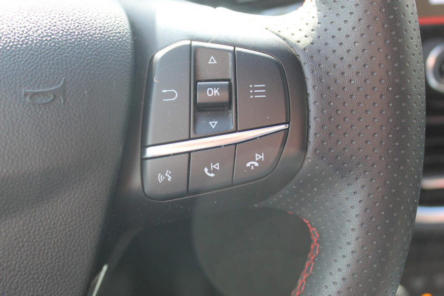 Ford Fiesta 1.0-125pk EcoBoost Mild-Hybrid ST-Line. Luxe, sportieve en goed onderhouden Fiesta ! Autm. airco, Cruise control, Lane assist, 17" Lmv, Parkeersensoren Achter, Metallic lak, Navigatie by Apple/Android, LED verlichting etc.