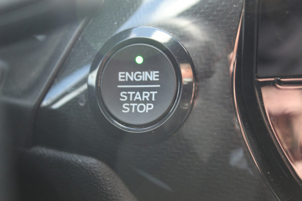 Ford Fiesta 1.0-125pk EcoBoost Mild-Hybrid ST-Line. Luxe, sportieve en goed onderhouden Fiesta ! Autm. airco, Cruise control, Lane assist, 17" Lmv, Parkeersensoren Achter, Metallic lak, Navigatie by Apple/Android, LED verlichting etc.