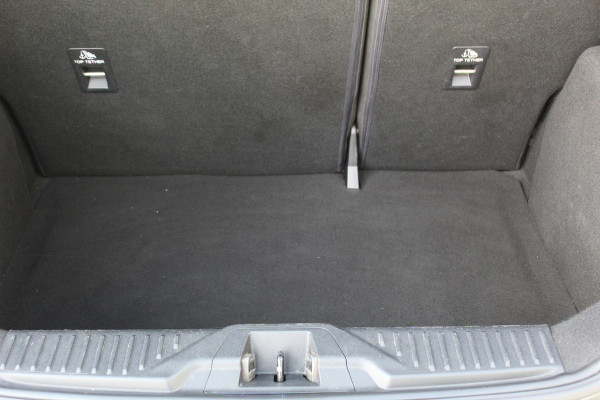 Ford Fiesta 1.0-125pk EcoBoost Mild-Hybrid ST-Line. Luxe, sportieve en goed onderhouden Fiesta ! Autm. airco, Cruise control, Lane assist, 17" Lmv, Parkeersensoren Achter, Metallic lak, Navigatie by Apple/Android, LED verlichting etc.