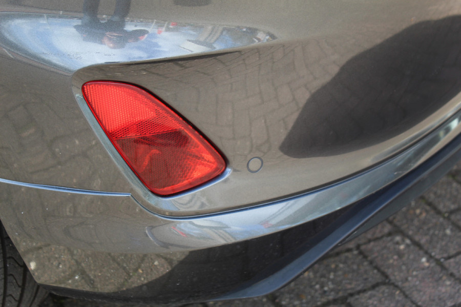 Ford Fiesta 1.0-125pk EcoBoost Mild-Hybrid ST-Line. Luxe, sportieve en goed onderhouden Fiesta ! Autm. airco, Cruise control, Lane assist, 17" Lmv, Parkeersensoren Achter, Metallic lak, Navigatie by Apple/Android, LED verlichting etc.