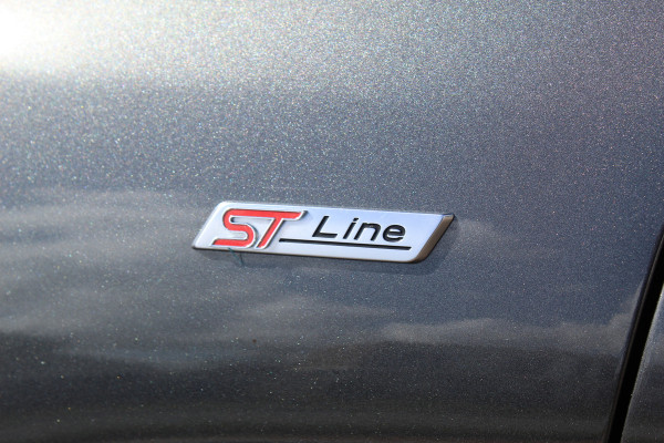 Ford Fiesta 1.0-125pk EcoBoost Mild-Hybrid ST-Line. Luxe, sportieve en goed onderhouden Fiesta ! Autm. airco, Cruise control, Lane assist, 17" Lmv, Parkeersensoren Achter, Metallic lak, Navigatie by Apple/Android, LED verlichting etc.