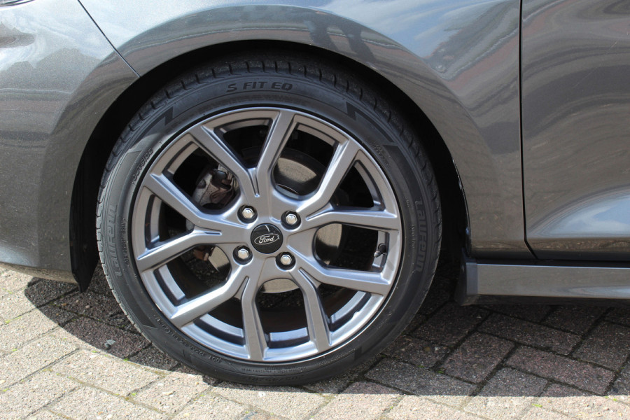 Ford Fiesta 1.0-125pk EcoBoost Mild-Hybrid ST-Line. Luxe, sportieve en goed onderhouden Fiesta ! Autm. airco, Cruise control, Lane assist, 17" Lmv, Parkeersensoren Achter, Metallic lak, Navigatie by Apple/Android, LED verlichting etc.