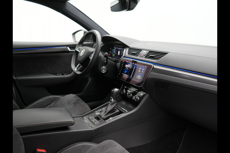 Škoda Superb Combi 1.4 TSI iV Sportline PHEV 218pk Dealer O.H | Panodak | Crystal LED | Camera | Alcantara Sportstoelen Memory & Verwarmd | Cruise Control | Sfeerverlichting | Apple Carplay | Keyless | Navigatie | Virtual | DAB | 19"L.M | Plug In Hybrid |