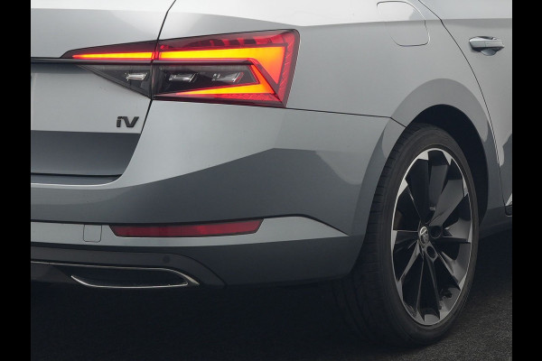 Škoda Superb Combi 1.4 TSI iV Sportline PHEV 218pk Dealer O.H | Panodak | Crystal LED | Camera | Alcantara Sportstoelen Memory & Verwarmd | Cruise Control | Sfeerverlichting | Apple Carplay | Keyless | Navigatie | Virtual | DAB | 19"L.M | Plug In Hybrid |