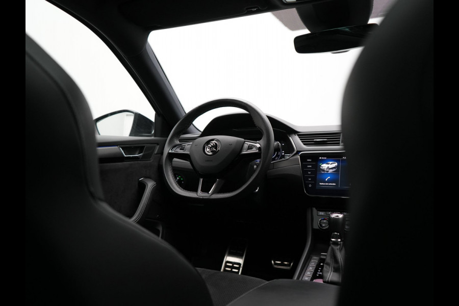 Škoda Superb Combi 1.4 TSI iV Sportline PHEV 218pk Dealer O.H | Panodak | Crystal LED | Camera | Alcantara Sportstoelen Memory & Verwarmd | Cruise Control | Sfeerverlichting | Apple Carplay | Keyless | Navigatie | Virtual | DAB | 19"L.M | Plug In Hybrid |