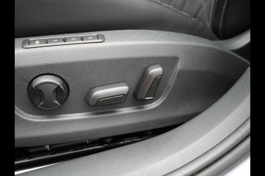 Škoda Superb Combi 1.4 TSI iV Sportline PHEV 218pk Dealer O.H | Panodak | Crystal LED | Camera | Alcantara Sportstoelen Memory & Verwarmd | Cruise Control | Sfeerverlichting | Apple Carplay | Keyless | Navigatie | Virtual | DAB | 19"L.M | Plug In Hybrid |