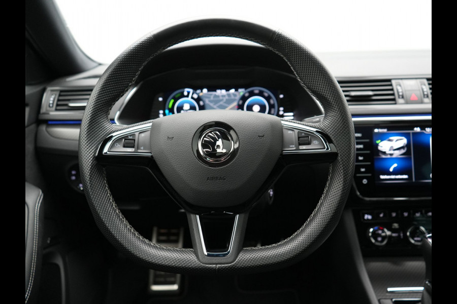 Škoda Superb Combi 1.4 TSI iV Sportline PHEV 218pk Dealer O.H | Panodak | Crystal LED | Camera | Alcantara Sportstoelen Memory & Verwarmd | Cruise Control | Sfeerverlichting | Apple Carplay | Keyless | Navigatie | Virtual | DAB | 19"L.M | Plug In Hybrid |