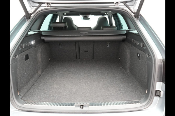 Škoda Superb Combi 1.4 TSI iV Sportline PHEV 218pk Dealer O.H | Panodak | Crystal LED | Camera | Alcantara Sportstoelen Memory & Verwarmd | Cruise Control | Sfeerverlichting | Apple Carplay | Keyless | Navigatie | Virtual | DAB | 19"L.M | Plug In Hybrid |