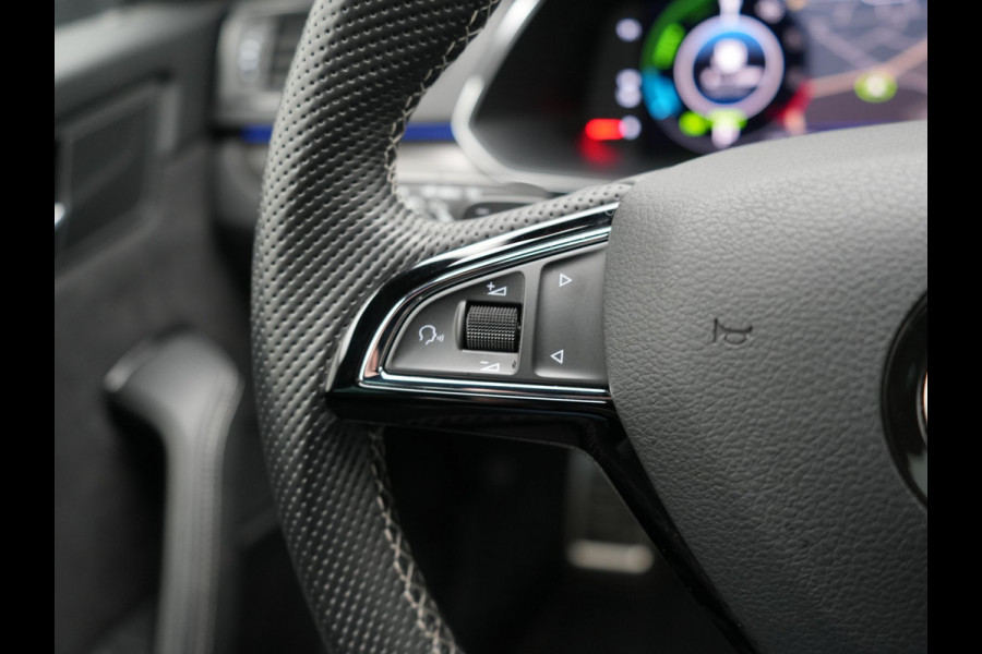 Škoda Superb Combi 1.4 TSI iV Sportline PHEV 218pk Dealer O.H | Panodak | Crystal LED | Camera | Alcantara Sportstoelen Memory & Verwarmd | Cruise Control | Sfeerverlichting | Apple Carplay | Keyless | Navigatie | Virtual | DAB | 19"L.M | Plug In Hybrid |