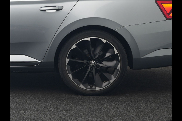 Škoda Superb Combi 1.4 TSI iV Sportline PHEV 218pk Dealer O.H | Panodak | Crystal LED | Camera | Alcantara Sportstoelen Memory & Verwarmd | Cruise Control | Sfeerverlichting | Apple Carplay | Keyless | Navigatie | Virtual | DAB | 19"L.M | Plug In Hybrid |