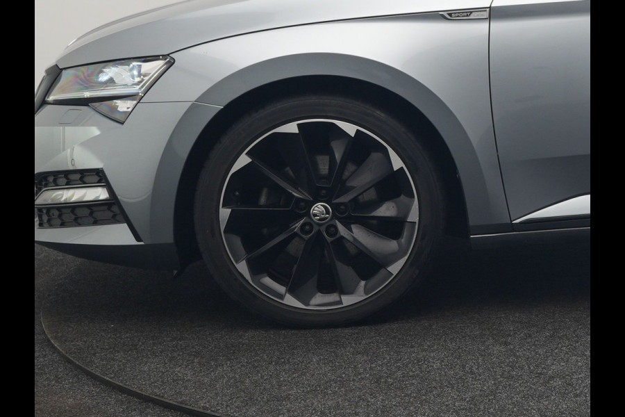 Škoda Superb Combi 1.4 TSI iV Sportline PHEV 218pk Dealer O.H | Panodak | Crystal LED | Camera | Alcantara Sportstoelen Memory & Verwarmd | Cruise Control | Sfeerverlichting | Apple Carplay | Keyless | Navigatie | Virtual | DAB | 19"L.M | Plug In Hybrid |