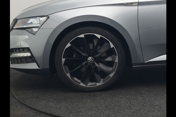 Škoda Superb Combi 1.4 TSI iV Sportline PHEV 218pk Dealer O.H | Panodak | Crystal LED | Camera | Alcantara Sportstoelen Memory & Verwarmd | Cruise Control | Sfeerverlichting | Apple Carplay | Keyless | Navigatie | Virtual | DAB | 19"L.M | Plug In Hybrid |