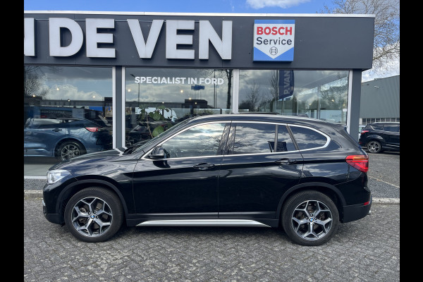 BMW X1 sDrive20i High Executive 192pk/141kW Automaat | Panodak | Afneembare trekhaak | Vol leder | Camera | Elektr. achterklep | Head-Up display | etc. etc.