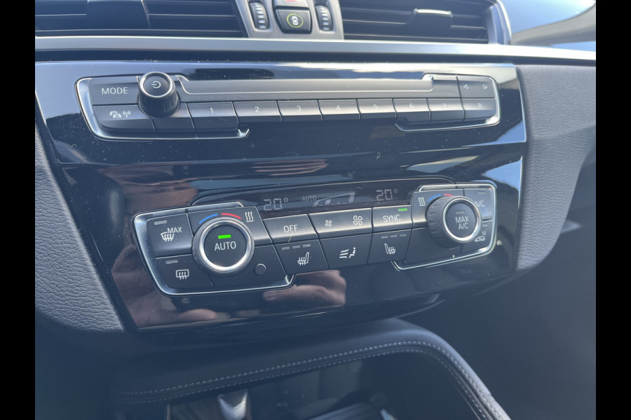 BMW X1 sDrive20i High Executive 192pk/141kW Automaat | Panodak | Afneembare trekhaak | Vol leder | Camera | Elektr. achterklep | Head-Up display | etc. etc.