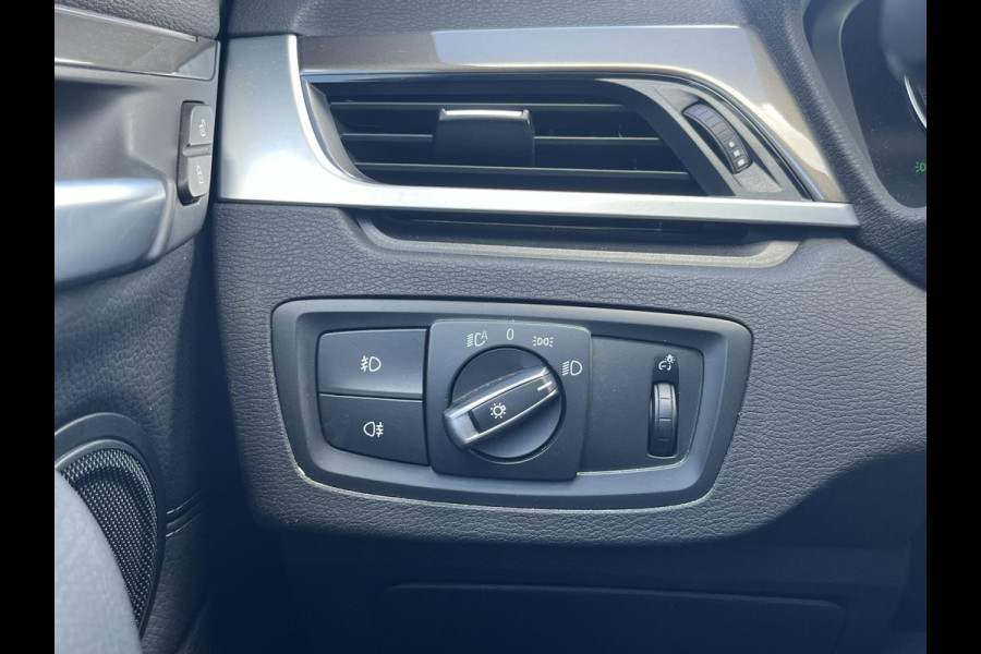 BMW X1 sDrive20i High Executive 192pk/141kW Automaat | Panodak | Afneembare trekhaak | Vol leder | Camera | Elektr. achterklep | Head-Up display | etc. etc.