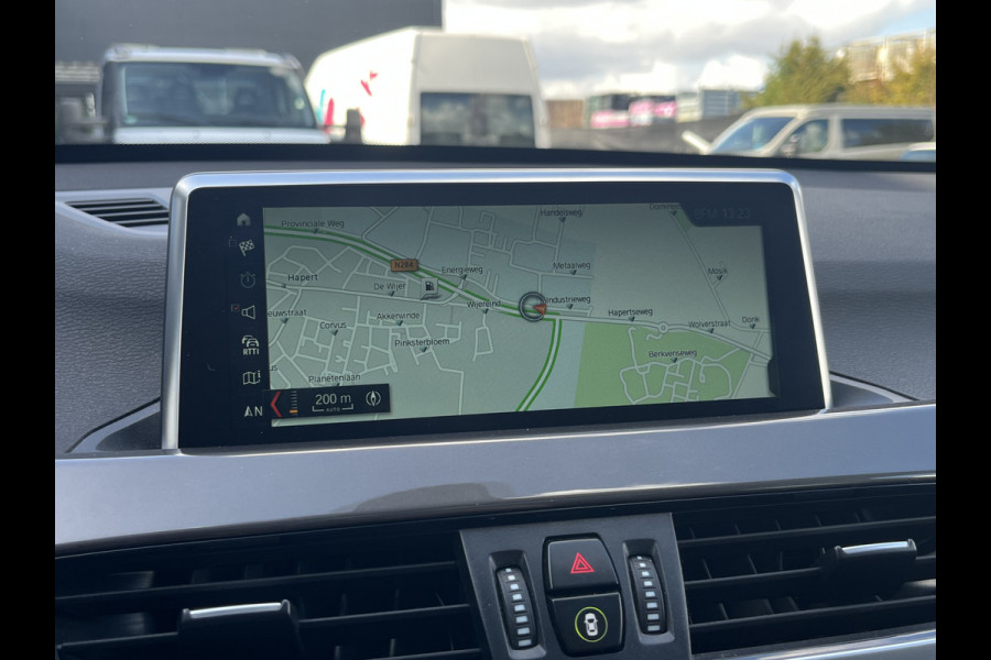 BMW X1 sDrive20i High Executive 192pk/141kW Automaat | Panodak | Afneembare trekhaak | Vol leder | Camera | Elektr. achterklep | Head-Up display | etc. etc.