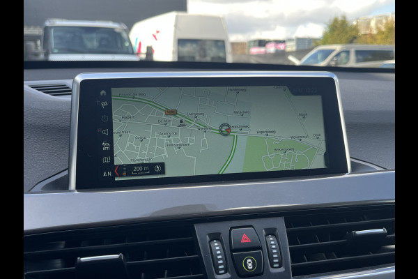 BMW X1 sDrive20i High Executive 192pk/141kW Automaat | Panodak | Afneembare trekhaak | Vol leder | Camera | Elektr. achterklep | Head-Up display | etc. etc.