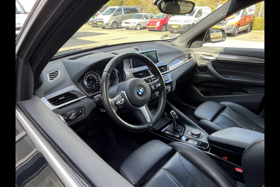 BMW X1 sDrive20i High Executive 192pk/141kW Automaat | Panodak | Afneembare trekhaak | Vol leder | Camera | Elektr. achterklep | Head-Up display | etc. etc.