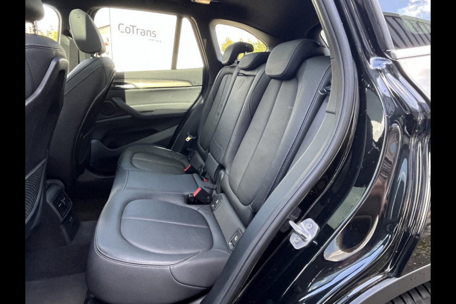 BMW X1 sDrive20i High Executive 192pk/141kW Automaat | Panodak | Afneembare trekhaak | Vol leder | Camera | Elektr. achterklep | Head-Up display | etc. etc.