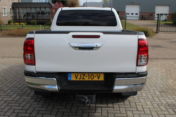 Toyota Hilux 2.4 D-4D 150PK E6 4WD Automaat Double Cab Professional 4x4 ✓ Trekhaak