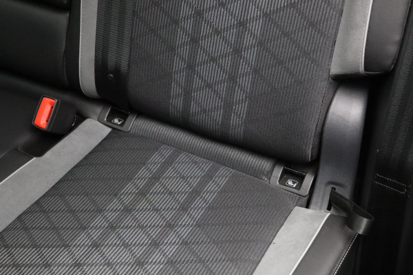 Volkswagen Tiguan 1.4 TSI eHybrid 245 PK R-Line Business, Panoramadak, Winterpakket, Adap. Cruise Control,