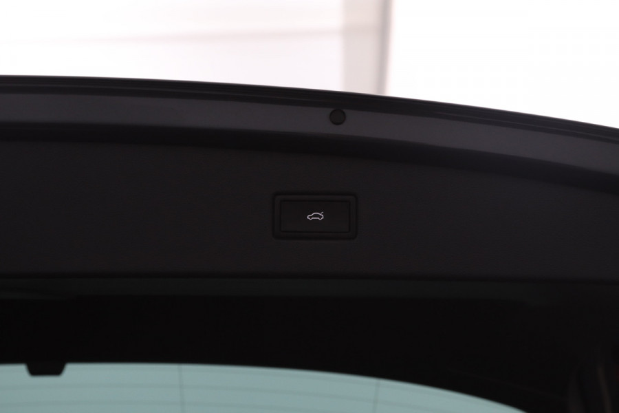 Volkswagen Tiguan 1.4 TSI eHybrid 245 PK R-Line Business, Panoramadak, Winterpakket, Adap. Cruise Control,