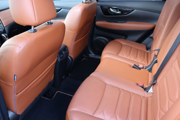 Nissan X-Trail 1.3 DIG-T Bus. org.NL Bose trekhaak el.dak stuur+stoelverw camera el.klep