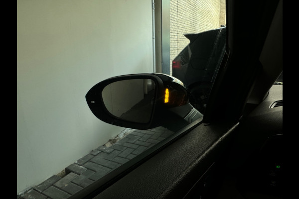 Volkswagen Golf 1.5 eTSI Style Keyles|Memory|Massage|IQ|Camera