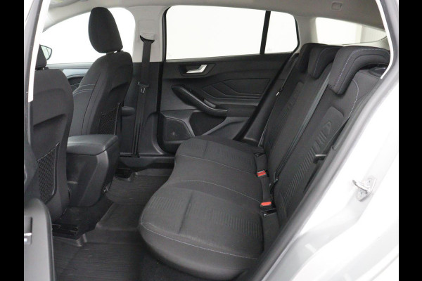 Ford Focus 1.0 EcoBoost Hybrid Active | Stoelverwarming | Trekhaak | Camera | Stuurverwarming | Carplay | Keyless | Full LED | Navigatie | Parkeerhulp | Climate control | Cruise control